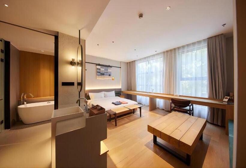 سوییت جونیور با بالکن, Timeless Boutique House Shanghai