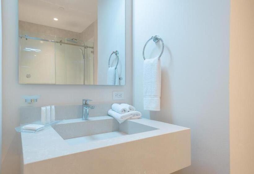 اتاق استاندارد با تخت بزرگ برای معلولان, Wyndham Garden El Morro Montecristi