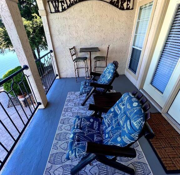 1 Bedroom Apartment Lake View, Lake Travis Stunning Waterfront, Sunset & Pool Views, Pet Friendly, Boat Ramp, Lago Vista, Texas