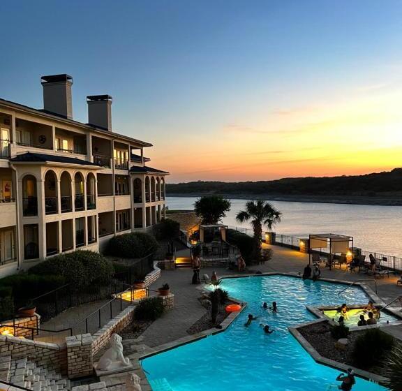 1 Bedroom Apartment Lake View, Lake Travis Stunning Waterfront, Sunset & Pool Views, Pet Friendly, Boat Ramp, Lago Vista, Texas