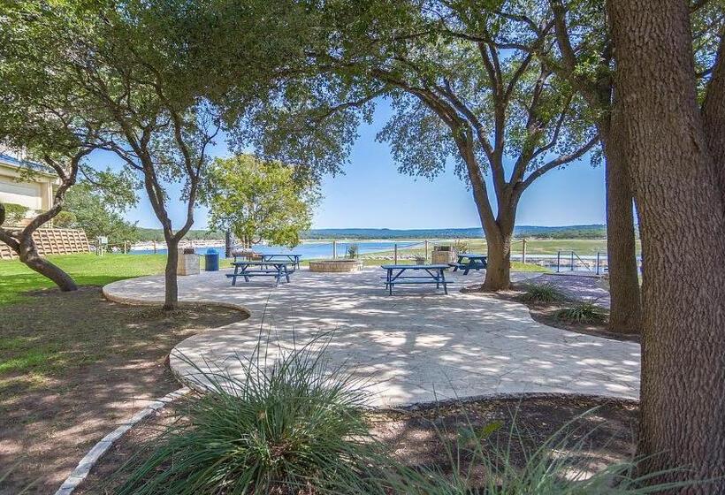 1 Bedroom Apartment Lake View, Lake Travis Stunning Waterfront, Sunset & Pool Views, Pet Friendly, Boat Ramp, Lago Vista, Texas