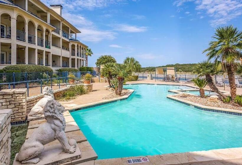 1 Bedroom Apartment Lake View, Lake Travis Stunning Waterfront, Sunset & Pool Views, Pet Friendly, Boat Ramp, Lago Vista, Texas