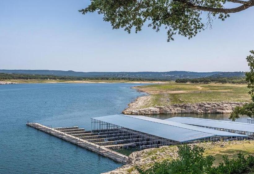 1 Bedroom Apartment Lake View, Lake Travis Stunning Waterfront, Sunset & Pool Views, Pet Friendly, Boat Ramp, Lago Vista, Texas