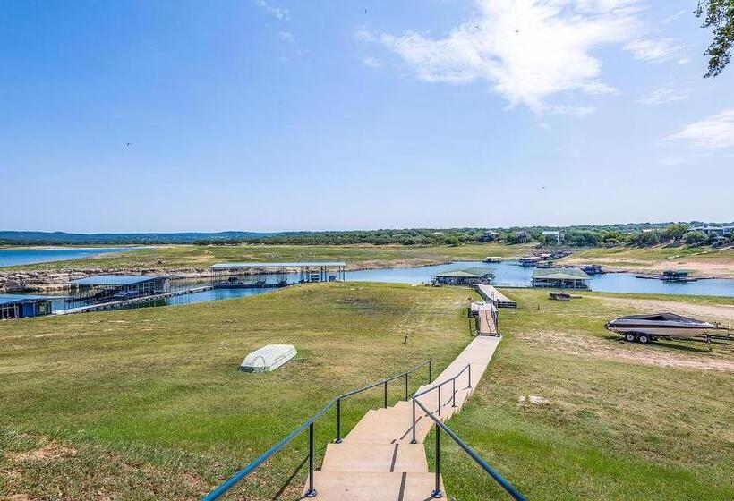 1 Bedroom Apartment Lake View, Lake Travis Stunning Waterfront, Sunset & Pool Views, Pet Friendly, Boat Ramp, Lago Vista, Texas
