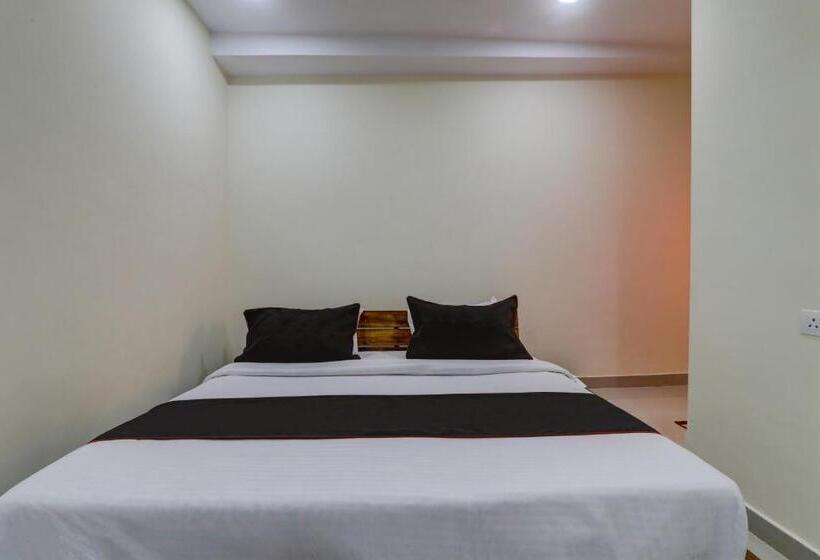 Трехместный Номер Классика, Oyo Flagship Skd Hotel And Banquet