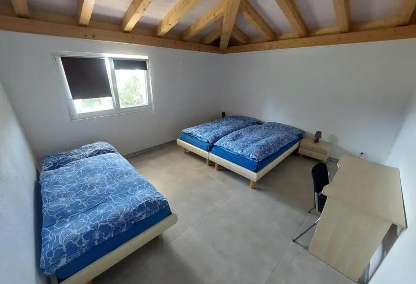 Standard Kolmen Hengen Huone Jaettu kylpyhuone, Chambres De La Tuilerie