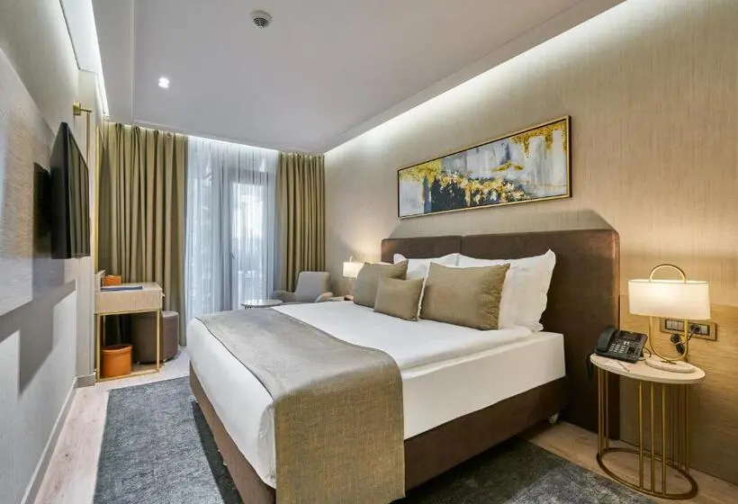 Superior Neljän Hengen Huone, Rayelin Hotel Istanbul Old City