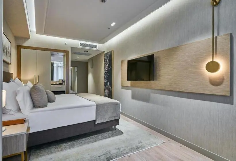 Superior Neljän Hengen Huone, Rayelin Hotel Istanbul Old City