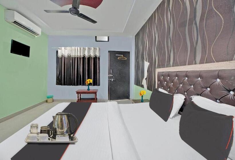 غرفة كلاسيكية ثلاثية, Collection O 93200 Hotel Reasturent