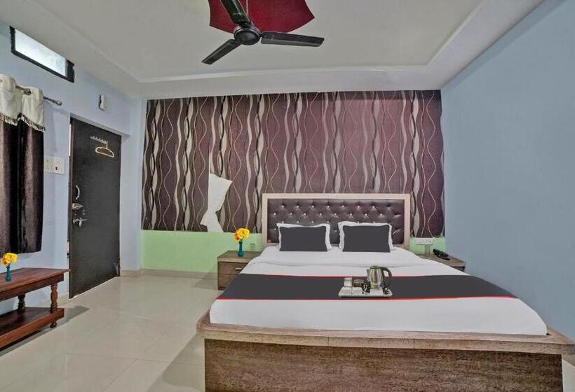 غرفة كلاسيكية ثلاثية, Collection O 93200 Hotel Reasturent