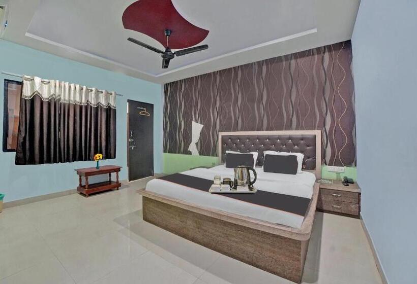 غرفة كلاسيكية ثلاثية, Collection O 93200 Hotel Reasturent