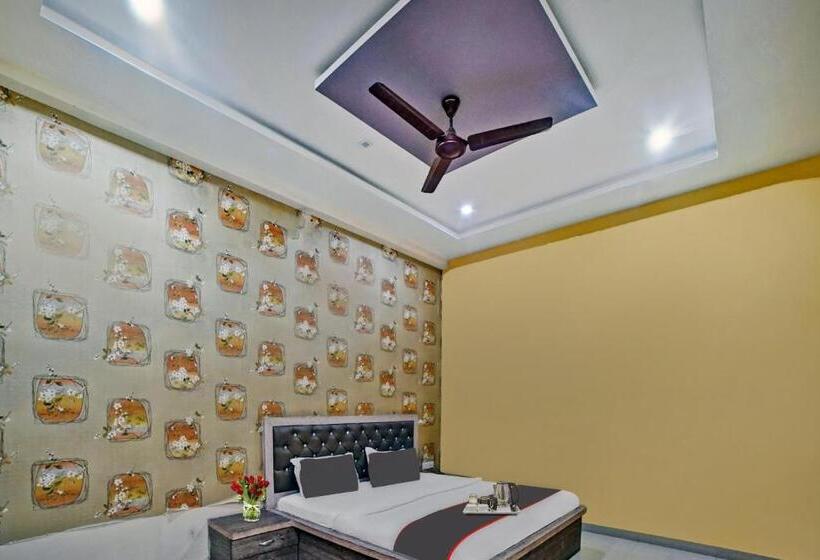 غرفة كلاسيكية ثلاثية, Collection O 93200 Hotel Reasturent