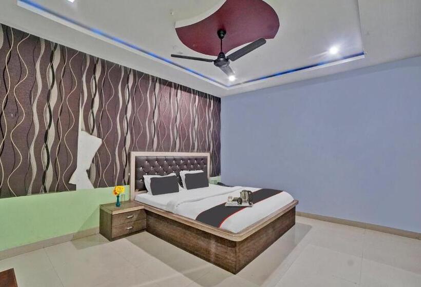 غرفة كلاسيكية ثلاثية, Collection O 93200 Hotel Reasturent