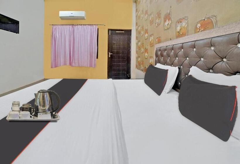 غرفة كلاسيكية ثلاثية, Collection O 93200 Hotel Reasturent