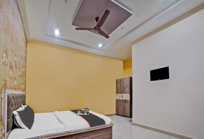 غرفة كلاسيكية ثلاثية, Collection O 93200 Hotel Reasturent