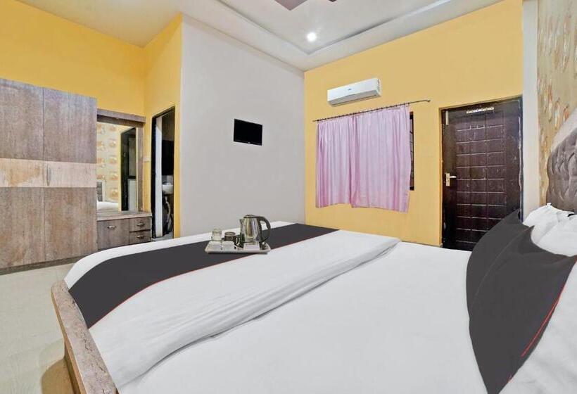 غرفة كلاسيكية ثلاثية, Collection O 93200 Hotel Reasturent