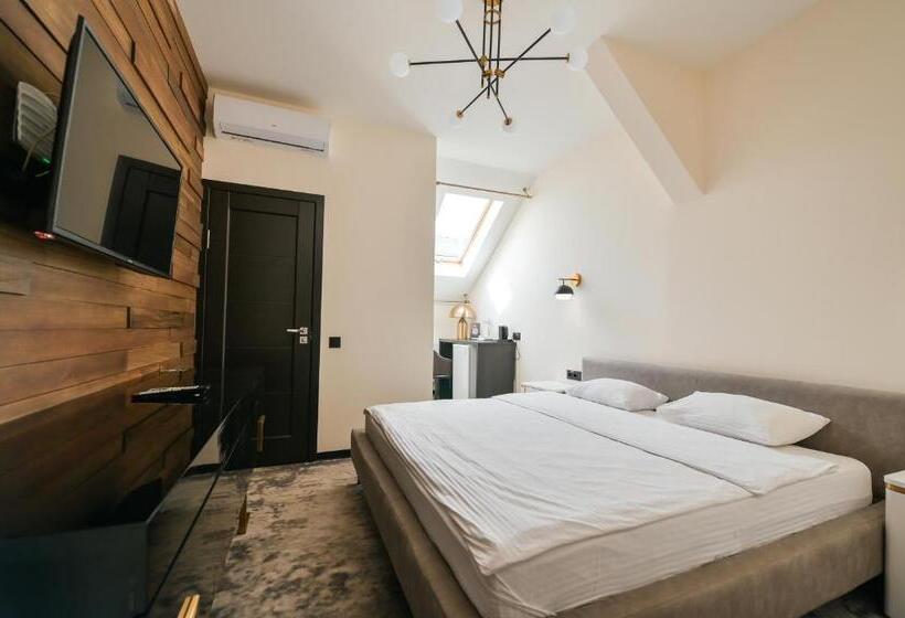 اتاق اکونومی, садиба на кодимі