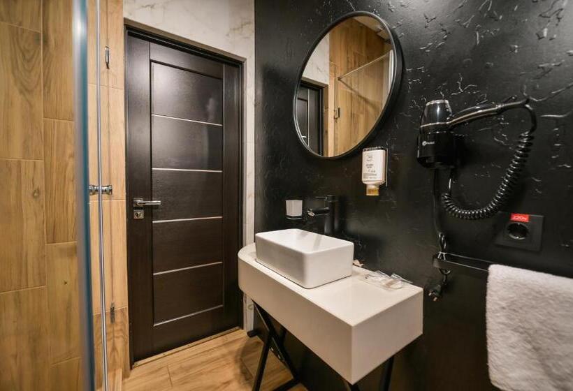 اتاق اکونومی, садиба на кодимі