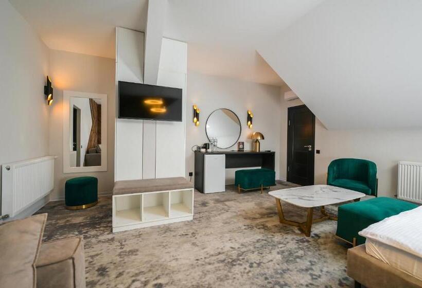 اتاق سوپریور, садиба на кодимі