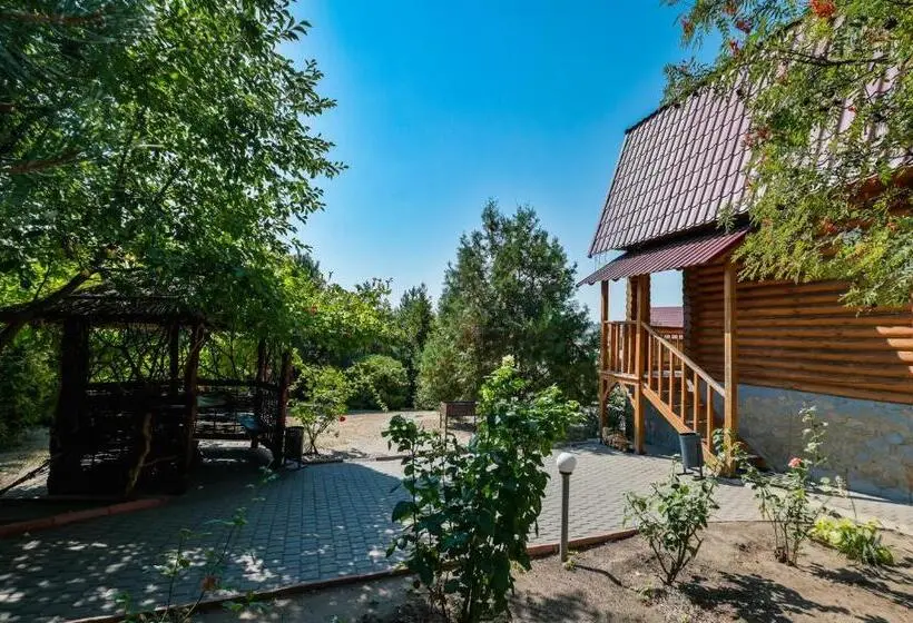 Talo 2 Makuuhuonetta, садиба на кодимі