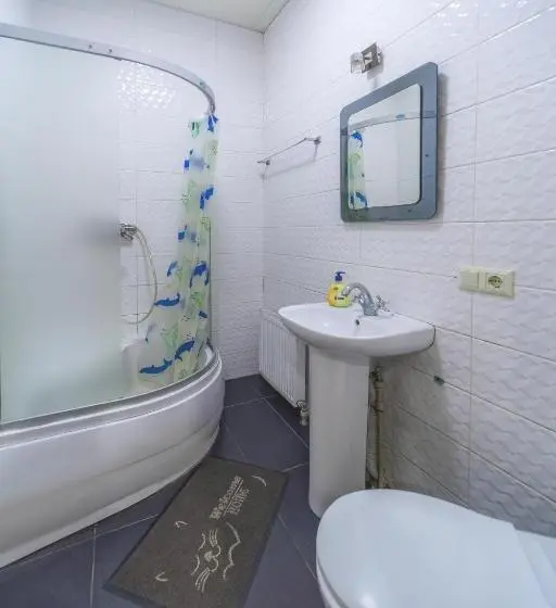 スタンダード４人部屋, апартаменти Platforma поруч з південним вокзалом