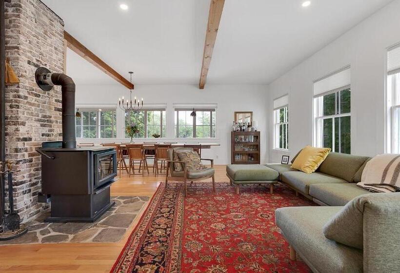 בית, חדר שינה 1, Bryant Farm Limit 27 Farmhouse