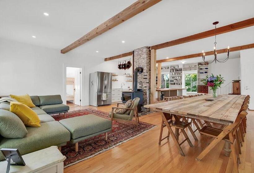 בית, חדר שינה 1, Bryant Farm Limit 27 Farmhouse