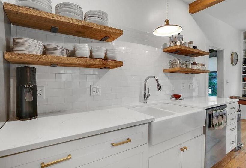 בית, חדר שינה 1, Bryant Farm Limit 27 Farmhouse