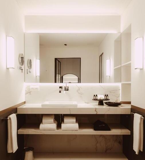 스탠다드 룸 킹사이즈 침대, Cobergher