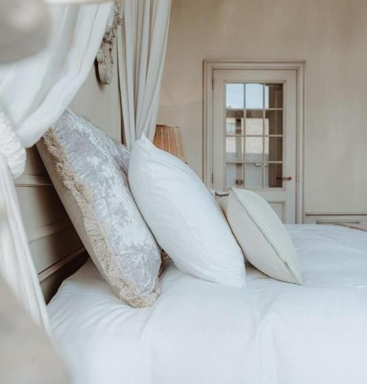 스탠다드 룸 킹사이즈 침대, Cobergher