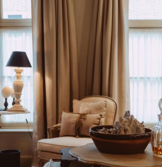 주니어 스위트, Cobergher