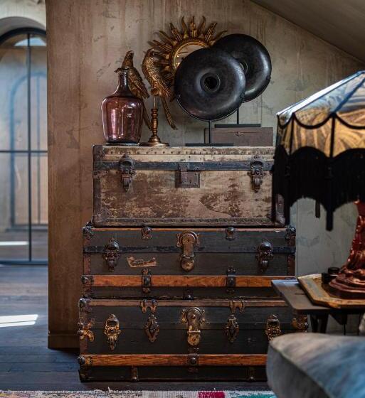 주니어 스위트, Cobergher