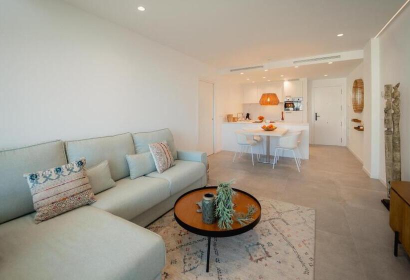 Superior 2-bedroom flat with sea view, Horizonte Line