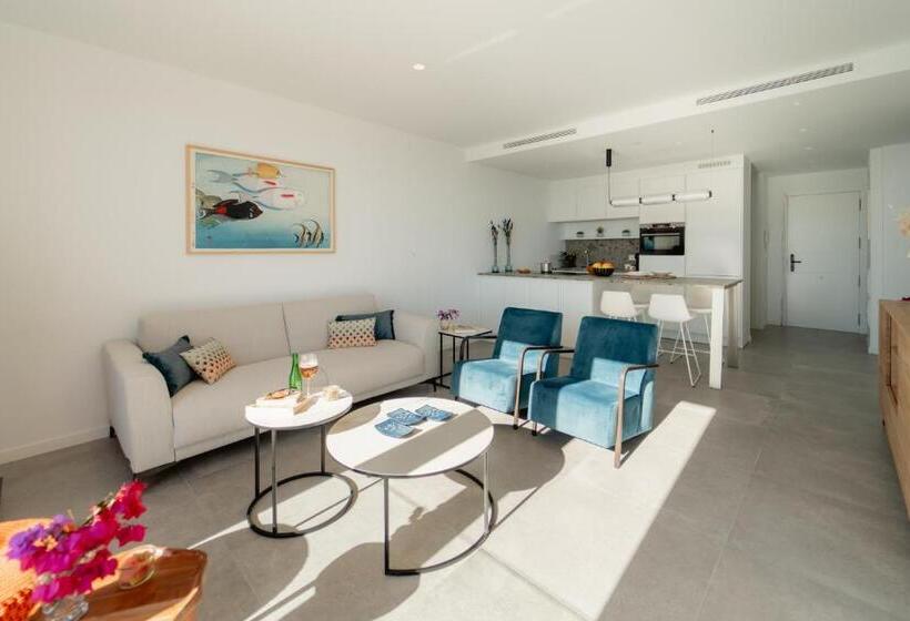 شقة دور أخير غرفتين نوم, Horizonte Line