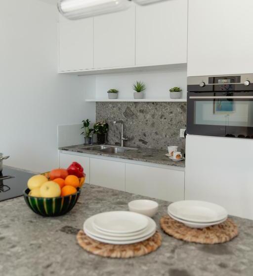 شقة دور أخير غرفتين نوم, Horizonte Line