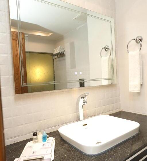 اتاق لوکس یک تخته, Magnum Inn