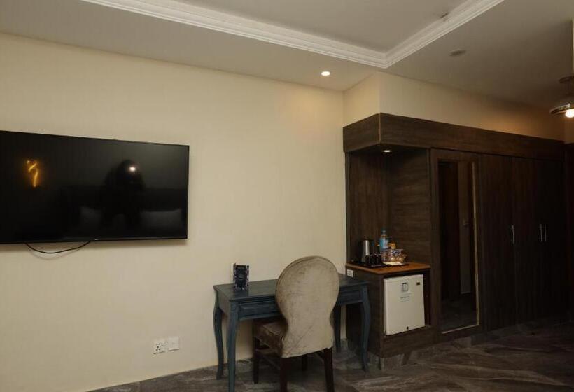 اتاق لوکس, Magnum Inn