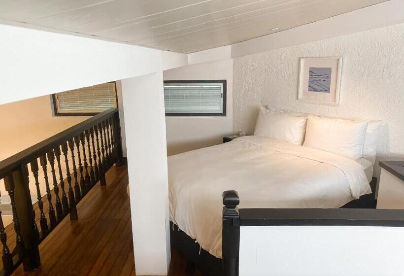 סוויטה משפחתית, Nuuk Taal Lake