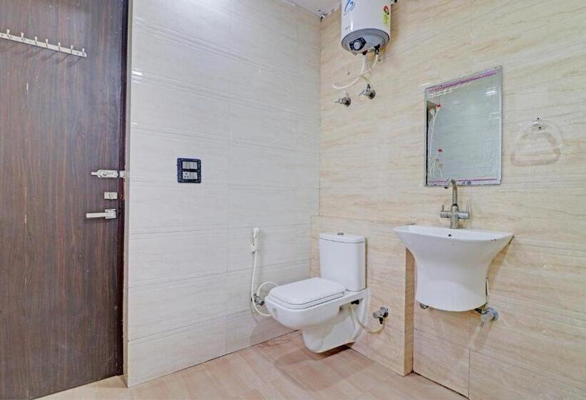 חדר קלאסי לשלושה, Grand Townhouse