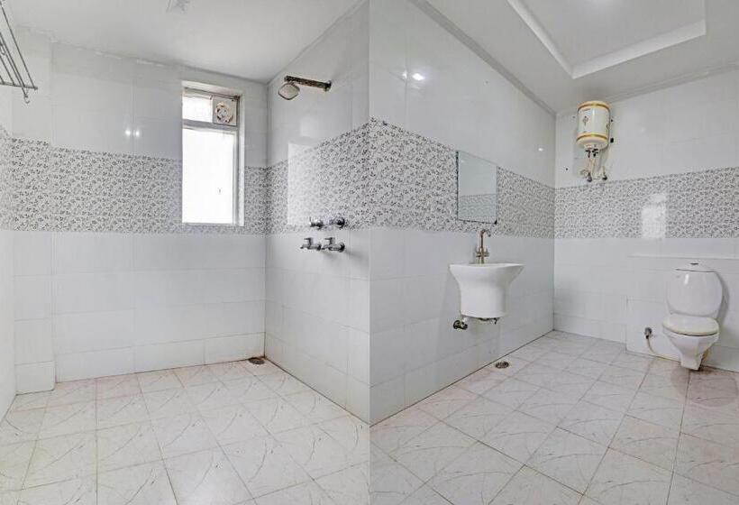 חדר קלאסי לשלושה, Grand Townhouse