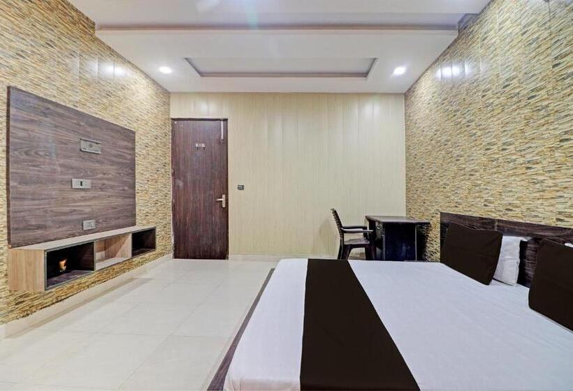 חדר קלאסי לשלושה, Grand Townhouse