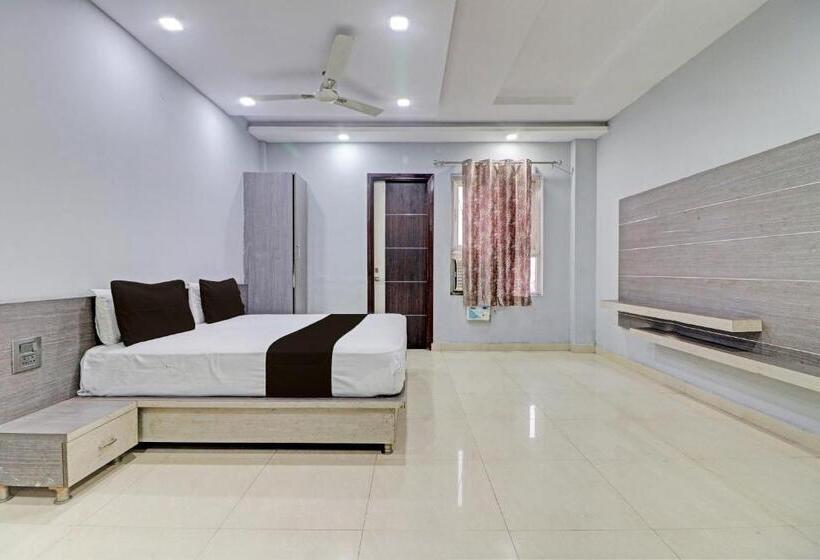 חדר קלאסי לשלושה, Grand Townhouse