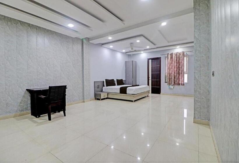 חדר קלאסי לשלושה, Grand Townhouse