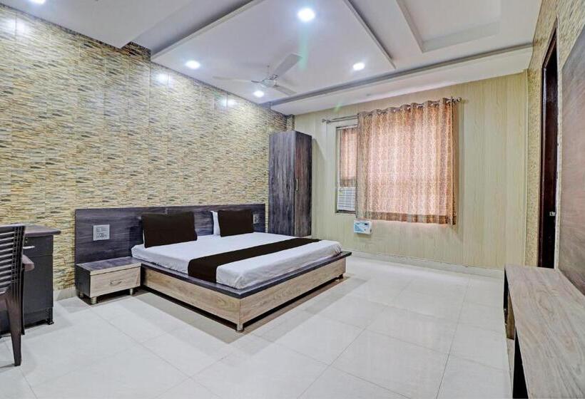 חדר קלאסי לשלושה, Grand Townhouse