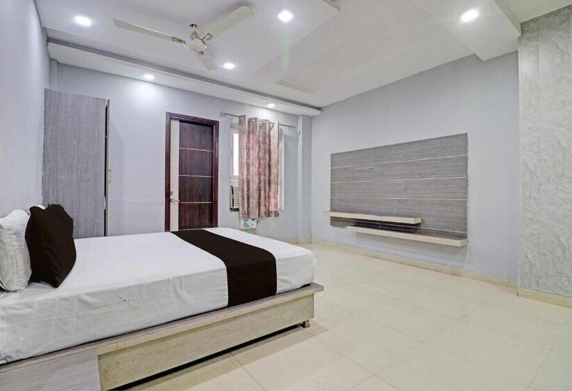 חדר קלאסי לשלושה, Grand Townhouse