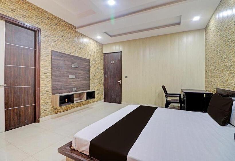 חדר קלאסי לשלושה, Grand Townhouse