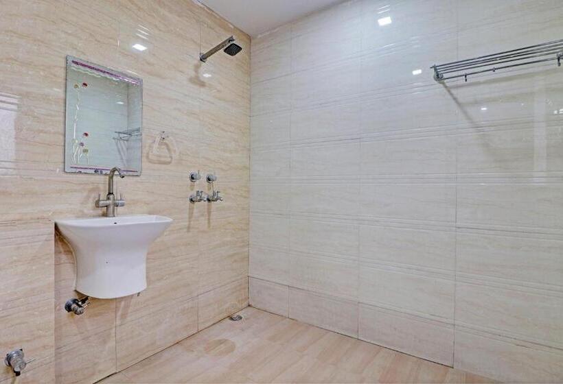 חדר קלאסי לשלושה, Grand Townhouse