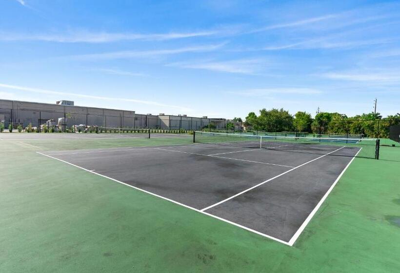 1 Bedroom Apartment Lake View, Park Shore Resort