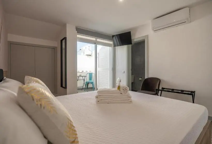 Deluxe-huone Parveke, Leevin Guesthouse