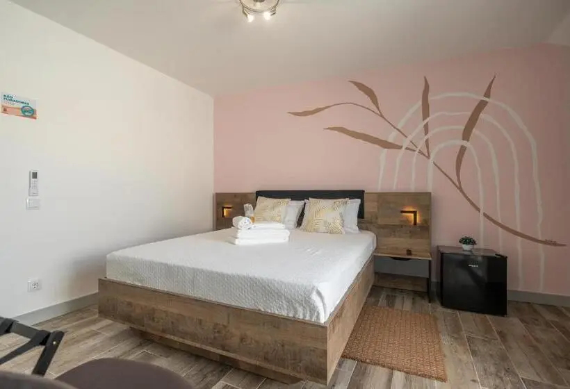 Deluxe-huone Parveke, Leevin Guesthouse